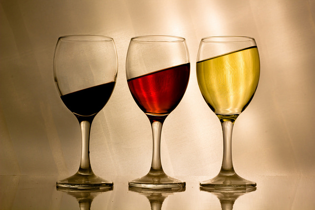分光测色仪揭示了使用酒色添加剂来增强外观
