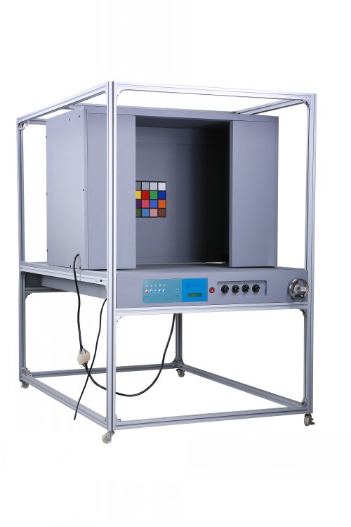 使用颜色对色灯箱确保徽标颜色